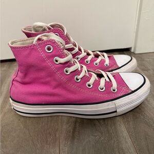 Women’s size 6 Pink Converse, Good condition. Women’s Converse Sneakers Pink
